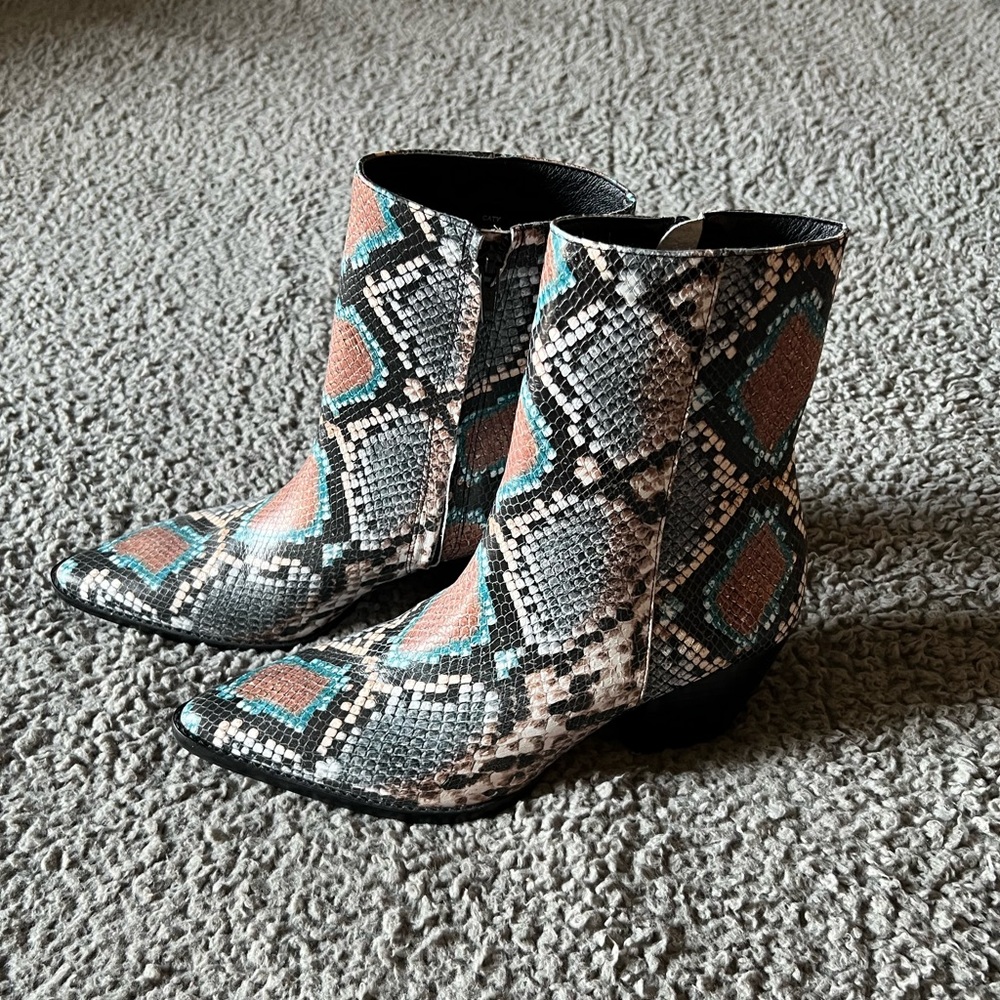 NWOB Matisse Caty boot